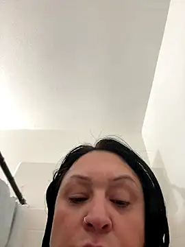 AlyssiaAmoreXO online show from 18, 10, 2025