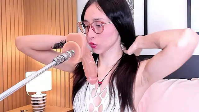 Snapshot of doll_bella_ chatting on 8, 7, 2026 doll bella online show from 8, 7, 2026