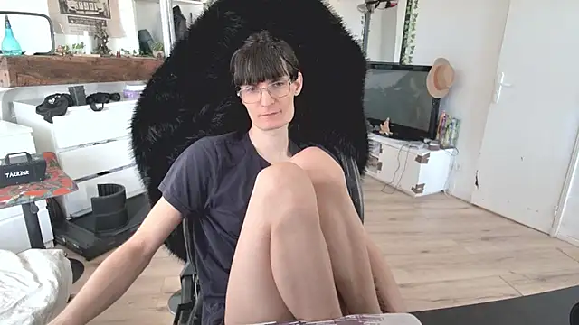 CeriseLapine online show from 10, 10, 2025