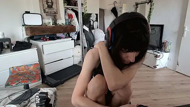 CeriseLapine online show from 31, 10, 2025