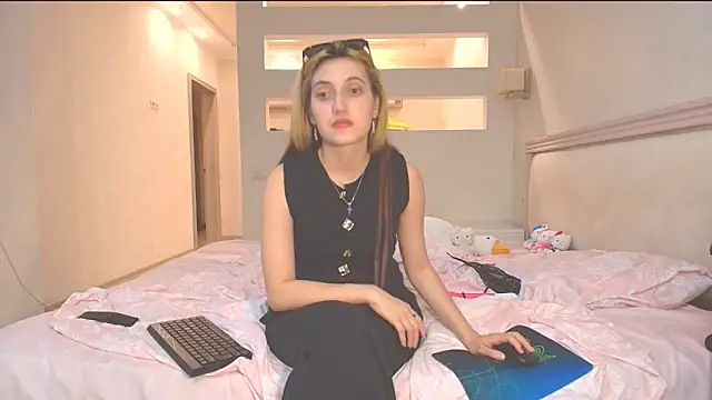 Snapshot of Iren chatting on 22, 10, 2025 Iren online show from 22, 10, 2025