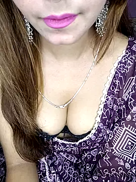 Diamond queeen online show from 11, 11, 2025