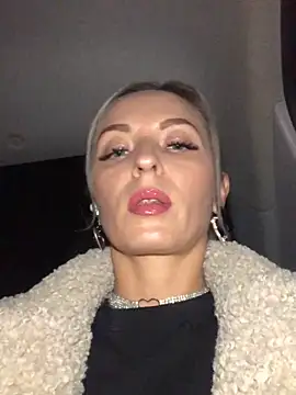 Diamond Bunny  online show from 24, 12, 2024