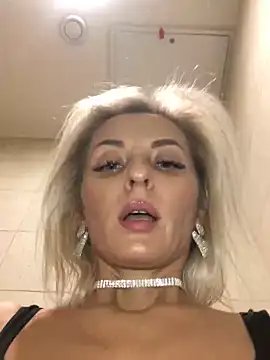 Diamond Bunny  online show from 28, 12, 2024