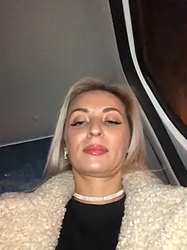 Diamond Bunny  online show from 3, 1, 2025