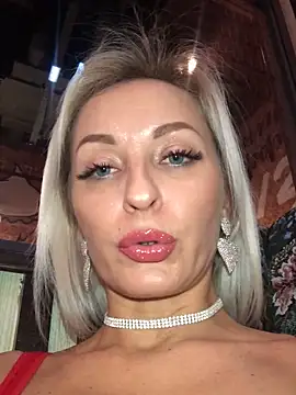 Diamond Bunny  online show from 10, 1, 2025