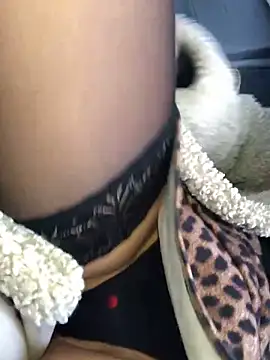 Diamond Bunny  online show from 11, 1, 2025