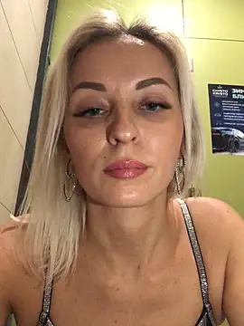 Diamond Bunny  online show from 13, 1, 2025