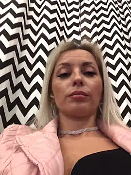 Diamond Bunny  online show from 26, 1, 2025