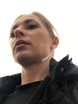 Diamond Bunny  online show from 4, 2, 2025