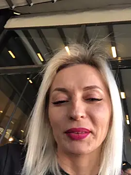 Diamond Bunny  online show from 5, 2, 2025