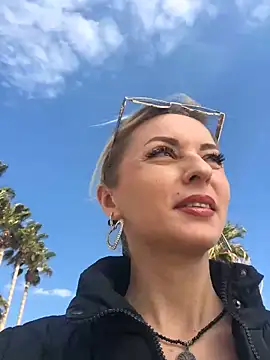 Diamond Bunny  online show from 12, 2, 2025