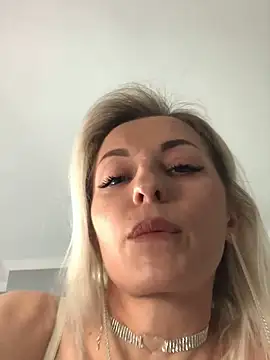 Diamond Bunny  online show from 2, 3, 2025