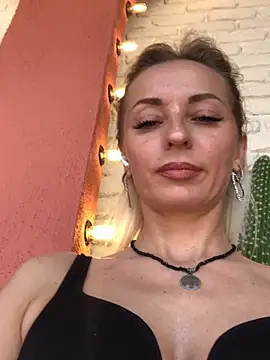 Diamond Bunny  online show from 14, 3, 2025