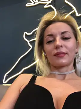 Diamond Bunny  online show from 15, 3, 2025