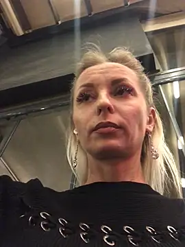 Diamond Bunny  online show from 21, 3, 2025