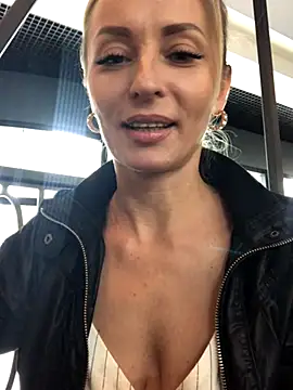 Diamond Bunny  online show from 23, 9, 2025