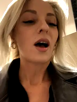 Diamond Bunny  online show from 5, 10, 2025