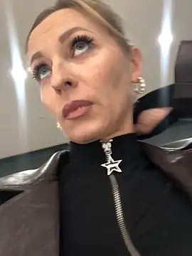 Diamond Bunny  online show from 23, 10, 2025