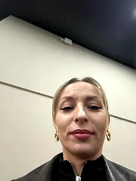 Diamond Bunny  online show from 20, 11, 2025