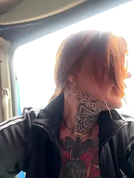 krysstal003 online show from 3, 12, 2025