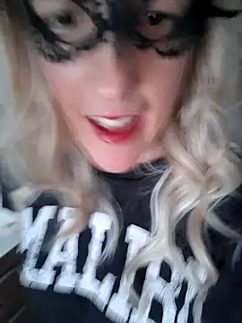 Hexe12346 online show from 7, 1, 2026