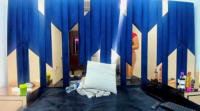 Snapshot of Criistaal_ chatting on 30, 12, 2024 Criistaal online show from 30, 12, 2024