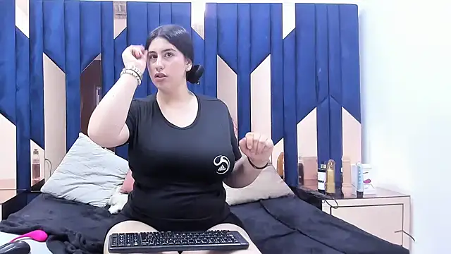 Snapshot of Criistaal_ chatting on 27, 2, 2025 Criistaal online show from 27, 2, 2025