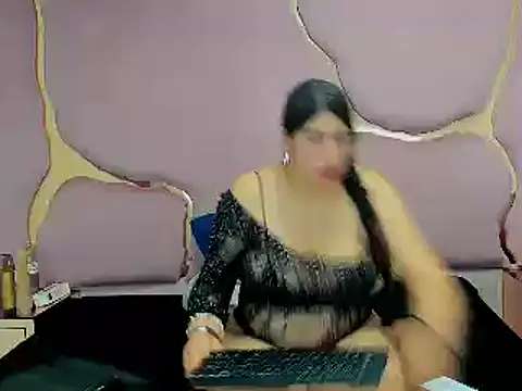 Snapshot of Criistaal_ chatting on 28, 2, 2025 Criistaal online show from 28, 2, 2025