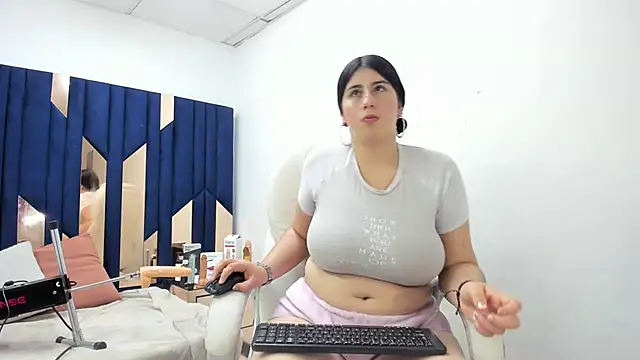 Snapshot of Criistaal_ chatting on 21, 3, 2025 Criistaal online show from 21, 3, 2025