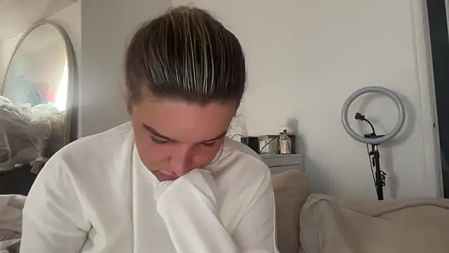 maisiesmithx online show from 24, 9, 2025