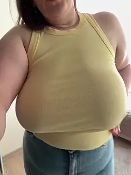 Snapshot of Your_Hot_Sister01 chatting on 8, 3, 2025 Your Hot Sister01 online show from 8, 3, 2025