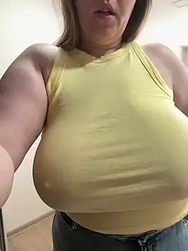 Snapshot of Your_Hot_Sister01 chatting on 23, 3, 2025 Your Hot Sister01 online show from 23, 3, 2025