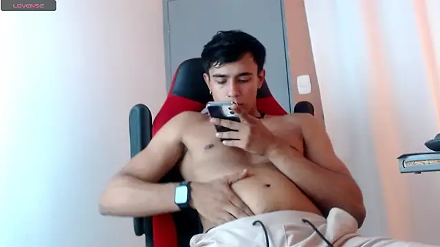 karlgiles  online show from 1, 3, 2025