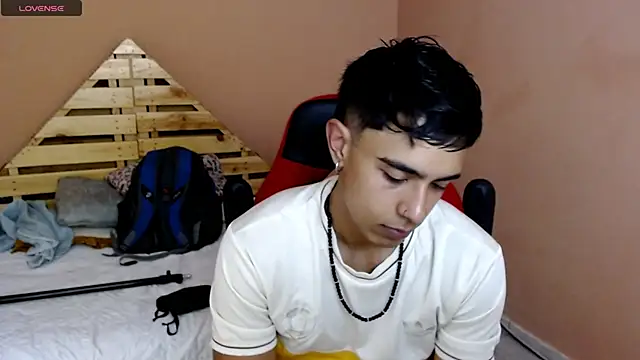 karlgiles  online show from 20, 3, 2025