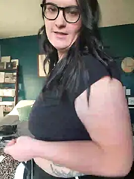 Snapshot of _CumSeeV_ chatting on 5, 12, 2024  CumSeeV  online show from 5, 12, 2024