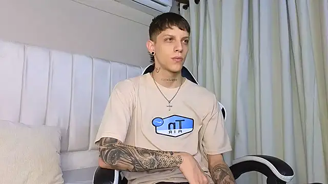 Snapshot of Adam_hard_ chatting on 15, 9, 2025 Adam hard  online show from 15, 9, 2025