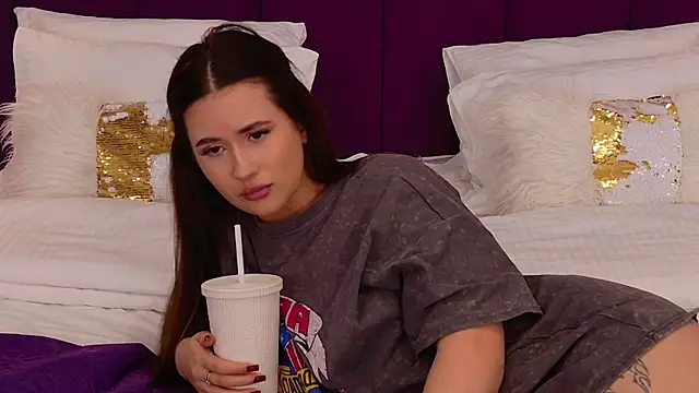 milaleoneli online show from 17, 3, 2025