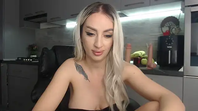 Snapshot of queenzoora chatting on 21, 5, 2026 queenzoora online show from 21, 5, 2026
