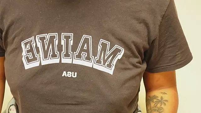 Snapshot of IzzyyBeelmonth chatting on 21, 12, 2024 IzzyyBeelmonth online show from 21, 12, 2024