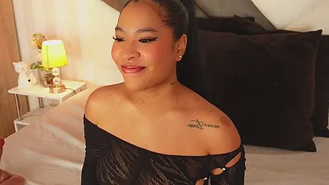 Snapshot of IzzyyBeelmonth chatting on 28, 12, 2024 IzzyyBeelmonth online show from 28, 12, 2024