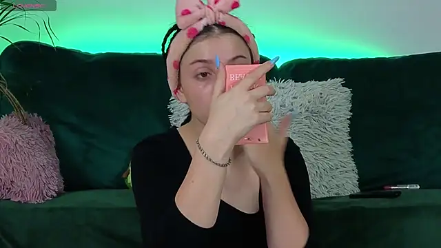 AveryWillow online show from 30, 9, 2025