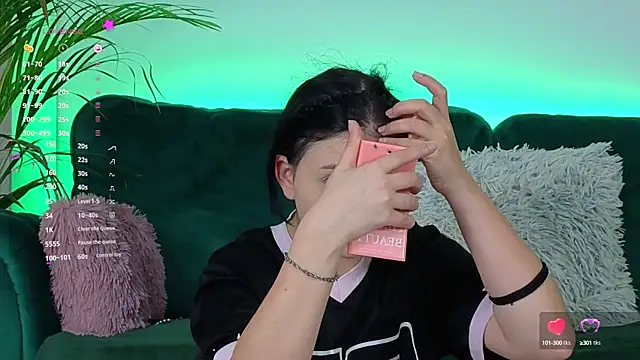 AveryWillow online show from 4, 10, 2025