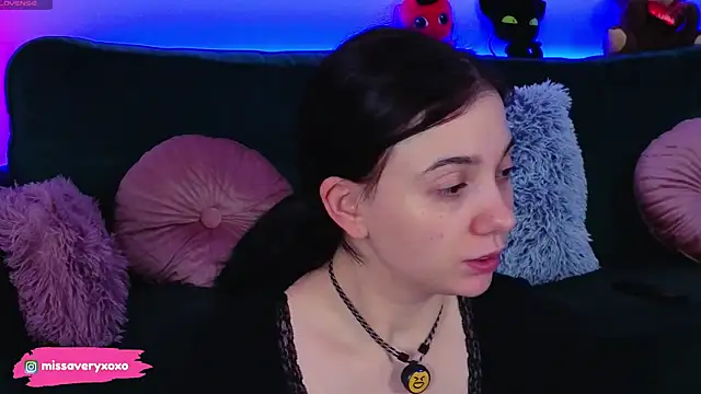 AveryWillow online show from 5, 4, 2026