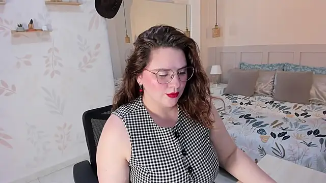 Snapshot of MartinaGuzmann chatting on 17, 6, 2026 MartinaGuzmann online show from 17, 6, 2026