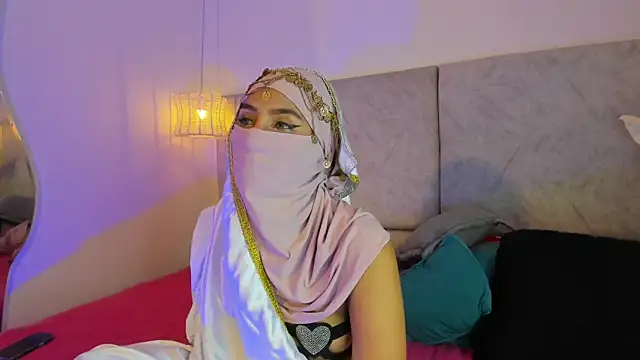 naomiii   online show from 11, 11, 2025