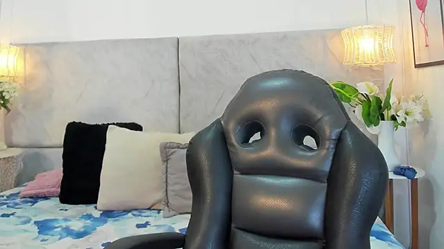 naomiii   online show from 24, 11, 2025