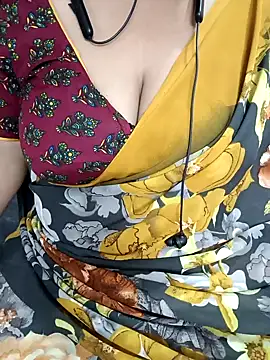 Snapshot of Yours_Radika chatting on 17, 12, 2024 Yours Radika online show from 17, 12, 2024