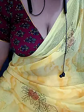 Snapshot of Yours_Radika chatting on 28, 12, 2024 Yours Radika online show from 28, 12, 2024