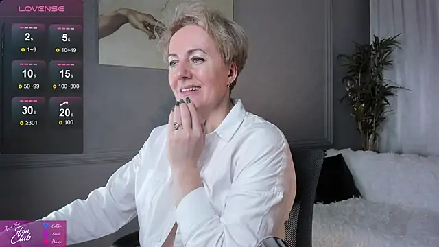 Nika Smit online show from 1, 2, 2025